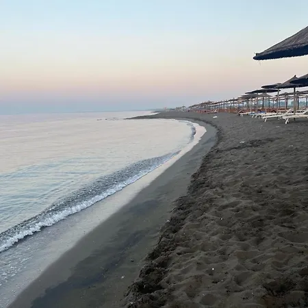 Rrjoll House 아파트 Baks-Rrjoll